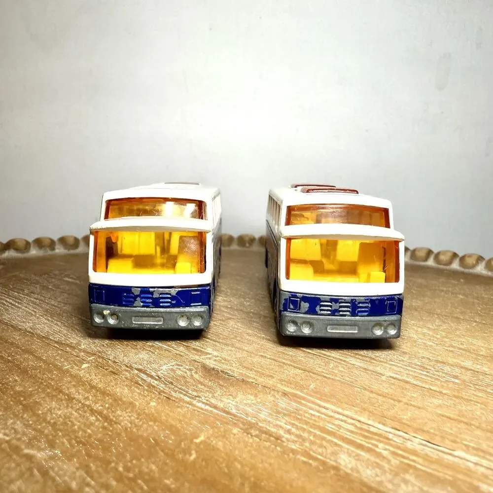 Lesney Matchbox Superfast Airport Coaches-American Airlines/British Airways Set - Picture 3 of 6